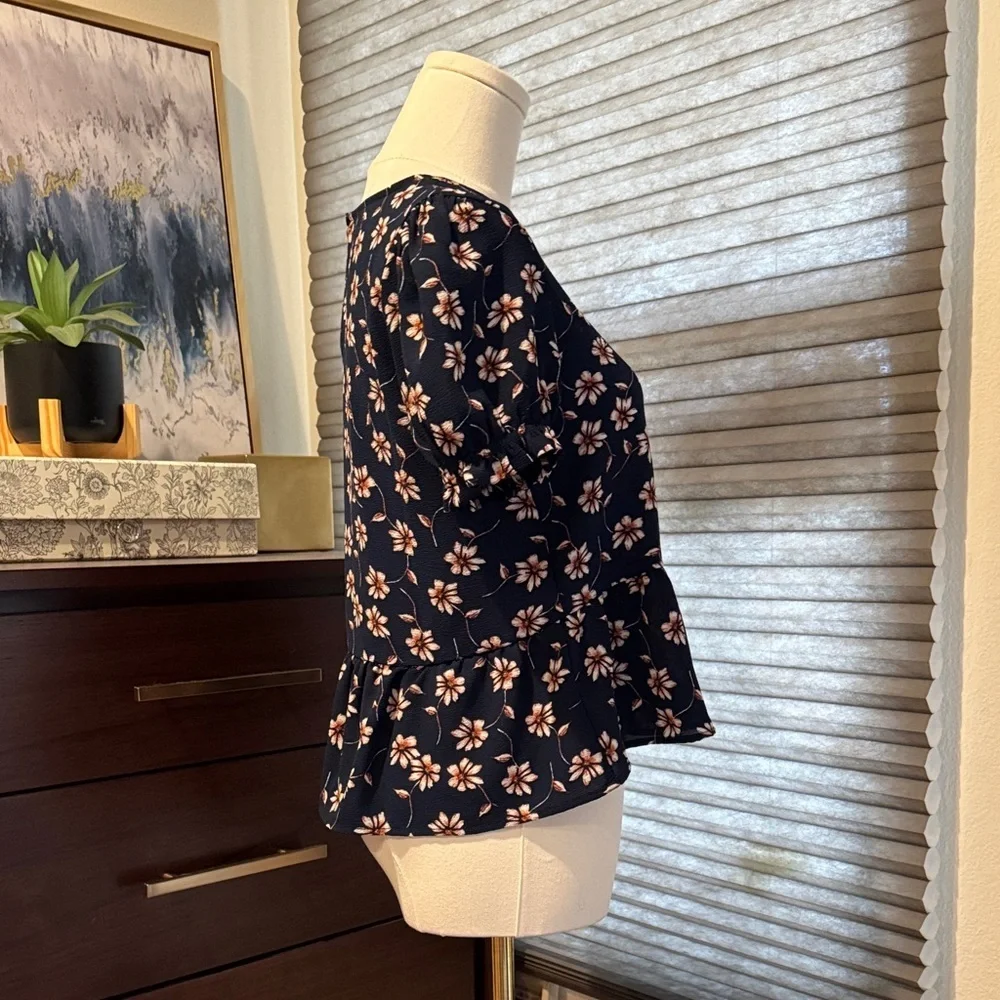 Woman's Hippie Rose Navy Floral Peplum Style Blouse. Size Small - Picture 4 of 7